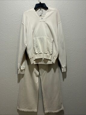 Rowan Cream V-Neck Sweatshirt and Sweatpants Set